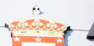 VOX: Controversia sobre la Macroplanta de Biogás en Colmenar Viejo y su impacto en Tres Cantos Escudo despegado y descolorido