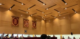 El Pleno aprueba, por unanimidad de todos los grupos, una moción para la accesibilidad de personas con dificultad auditiva