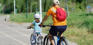 Cientos de familias tricantinas participan en la Fiesta de la Bicicleta