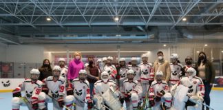 Las Kamikazes de hockey línea, campeonas de la Copa de SM la Reina, por cuarta vez consecutiva