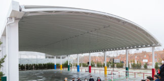 EMPIEZAN LAS INAUGURACIONES: el CEIP Ciudad de Nejapa estrena la nueva cubierta de las pistas deportivas exteriores