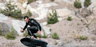 El «lago» del Parque Central promociona a empresa tricantina de e-surf: tablas y monopatines eléctricos