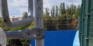 Ayuntamiento encarga obra menor a dedo por el máximo legal 40.000 € más IVA para remodelar y pintar de azul PP el frontón municipal