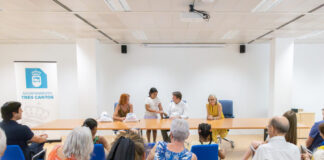 Una veintena de mujeres emprendedoras de Tres Cantos recibidas en el ayuntamiento.
