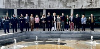 Minuto de silencio convocado por la FEMP por las víctimas y afectados por la DANA en el Ayuntamiento de Tres Cantos