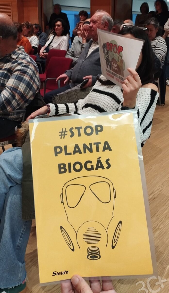 El Gobierno municipal AHORA no quiere la planta de biogás SI ESTÁ CERCA de Tres Cantos. EN EL PLENO DE AYER HABLÓ MUCHO MÁS EL PUEBLO Y LOS PARTIDOS DE LA OPOSICIÓN Y EL GABINETE DE COMUNICACIÓN DEL AYUNTAMIENTO PARECE QUE ES EL DEPARTAMENTO DE PROPAGANDA DEL PARTIDO POPULAR EN TRES CANTOS: EN SU NOTA PARECE QUE SOLO HABLARON ELLOS. LA PARADOJA ES QUE DICEN QUE LA PLANTA ES MUY BUENA PERO QUE NO LA QUIEREN CERCA. SI ES TAN BUENA. ¿POR QUÉ NO PUEDE ESTAR CERCA O SI NO PUEDE ESTAR TAN CERCA ES QUE NO ES TAN BUENA?