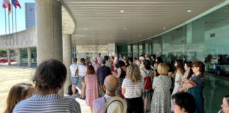 En el Ayuntamiento celebran el Día Internacional del Orgullo algunos funcionarios, políticos, vecinos y organizaciones clientelares