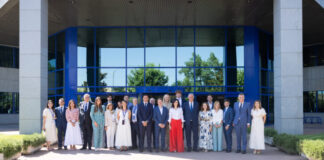 Díaz Ayuso visita Normon en Tres Cantos, pero no inauguró el fallido Plan Vive II