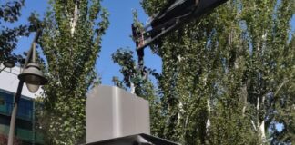 Milagros municipales: en vacaciones el Ayuntamiento de Tres Cantos limpia los contenedores soterrados con la plantilla reducida al 50%