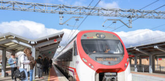 Dos ascensores en la estación de Cercanías de Tres Cantos