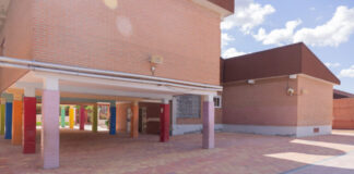 Limpieza en los colegios públicos tricantinos antes de que empiecen las clases. Lo normal.