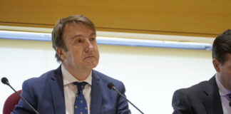 El Pleno con los vecinos afectados por el incendio recibió 0 respuestas de un «alcalde risitas»