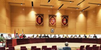 El Pleno habla del cementerio municipal, pedido por la ciudadanía desde hace años, y siguen sin concretar y con mucho humo.