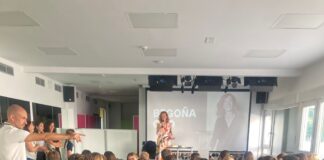 La II edición del Festival Literario Rosa y Negro con sesiones con alumnos obligados en horas lectivas por el poco interés que despierta