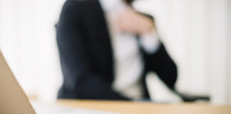 Jornada formativa sobre el absentismo laboral en el ámbito empresarial organizada por una asociación empresarial no tricantina respaldada por el ayuntamiento