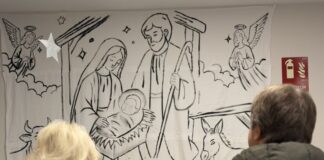 Las residencias de mayores se unen a la tradición belenista con los nacimientos expuestos en las parroquias