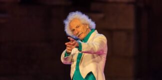 El actor Rafael Álvarez, ‘El Brujo’, felicita en el 35 aniversario de Tres Cantos