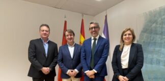 El decano del Colegio de Ingenieros Aeronáuticos visita el Ayuntamiento para conocer el sector aeroespacial de Tres Cantos