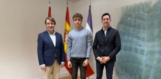 Los éxitos internacionales del esgrimista tricantino Pablo Delso reconocidos hasta por el alcalde