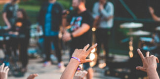 PSOE de Tres Cantos: caos organizativo con el reparto de pulseras para conciertos de las Fiestas Mayores