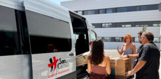 El Ayuntamiento «dona» diez paquetes de ropa pagados por otros a los 46 mayores evacuados en la Residencia Valdeluz