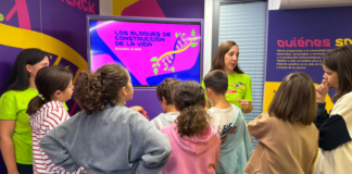Vuelve la CAMPAÑA PUBLICITARIA ANUAL del ‘Curiosity Cube’ de Merck acercando la ciencia a los escolares